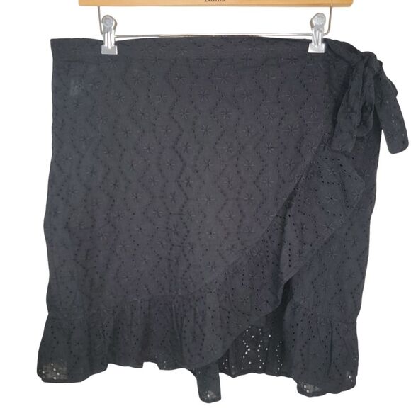 Boohoo Black Wrap Eyelet Frill Mini Skirt Size 20 - Picture 2 of 6
